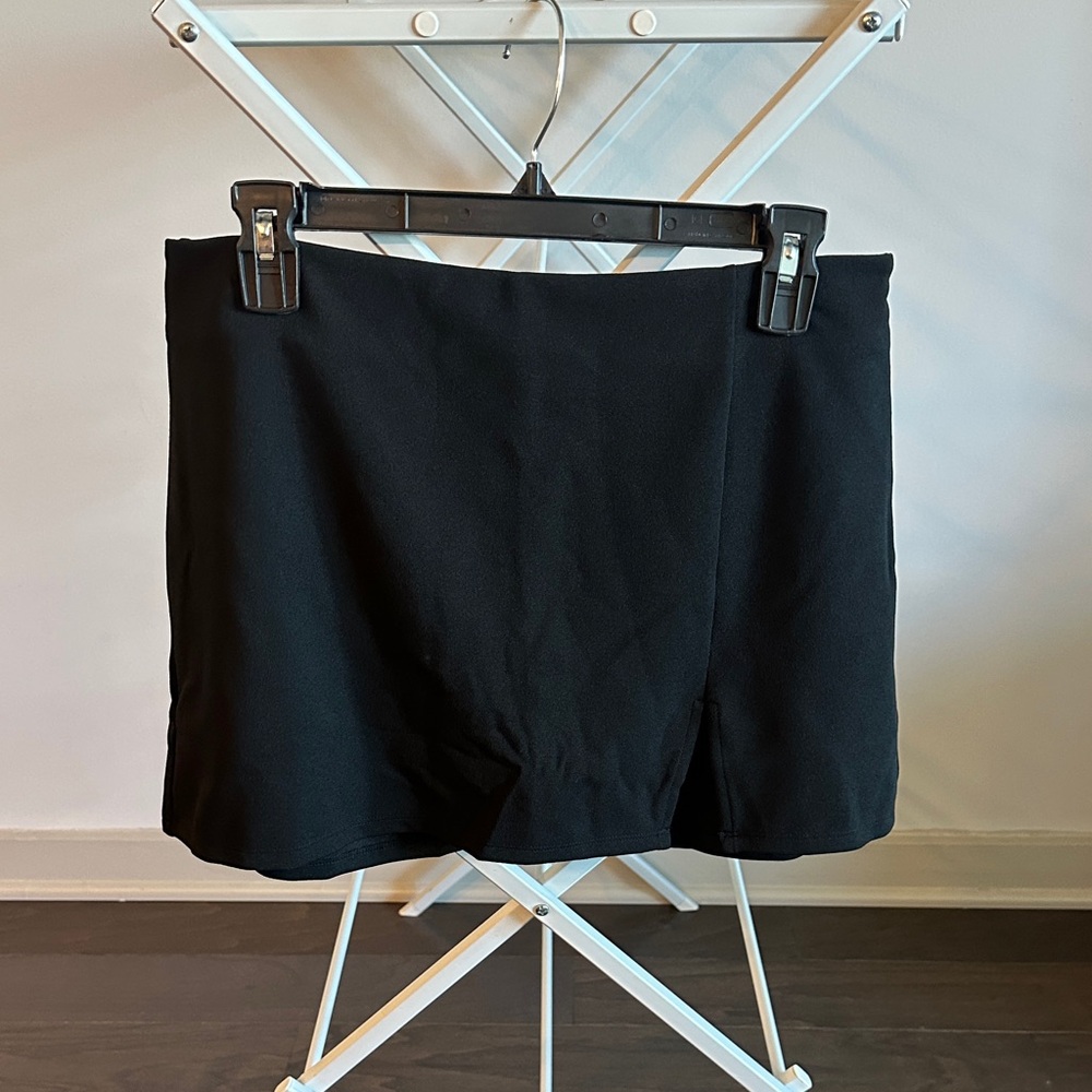 Finesse Sleek Black Skirt